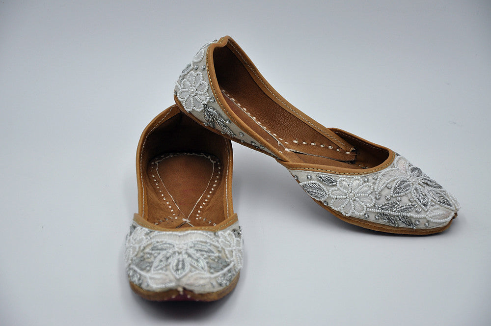 Punjabi Jutti (White Princess)