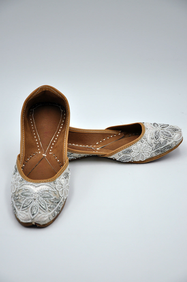 Punjabi Jutti (White Princess)