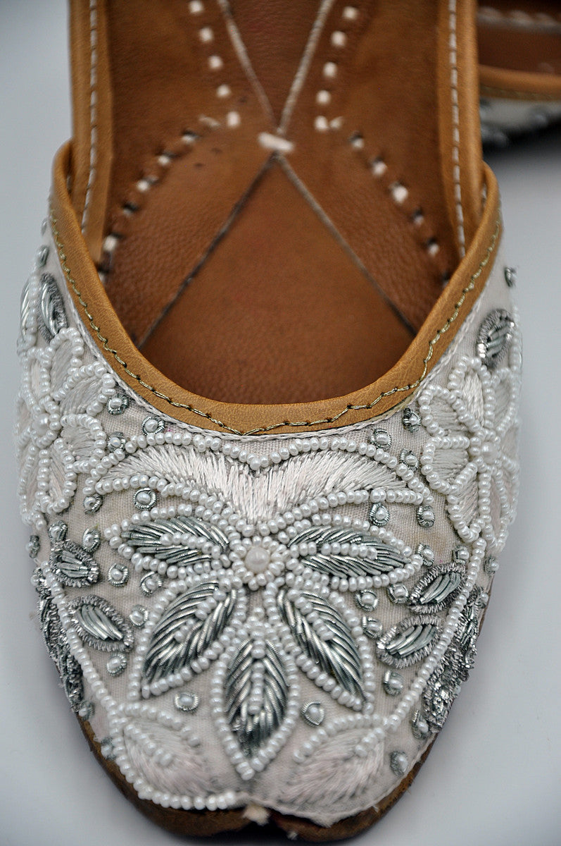 Punjabi Jutti (White Princess)