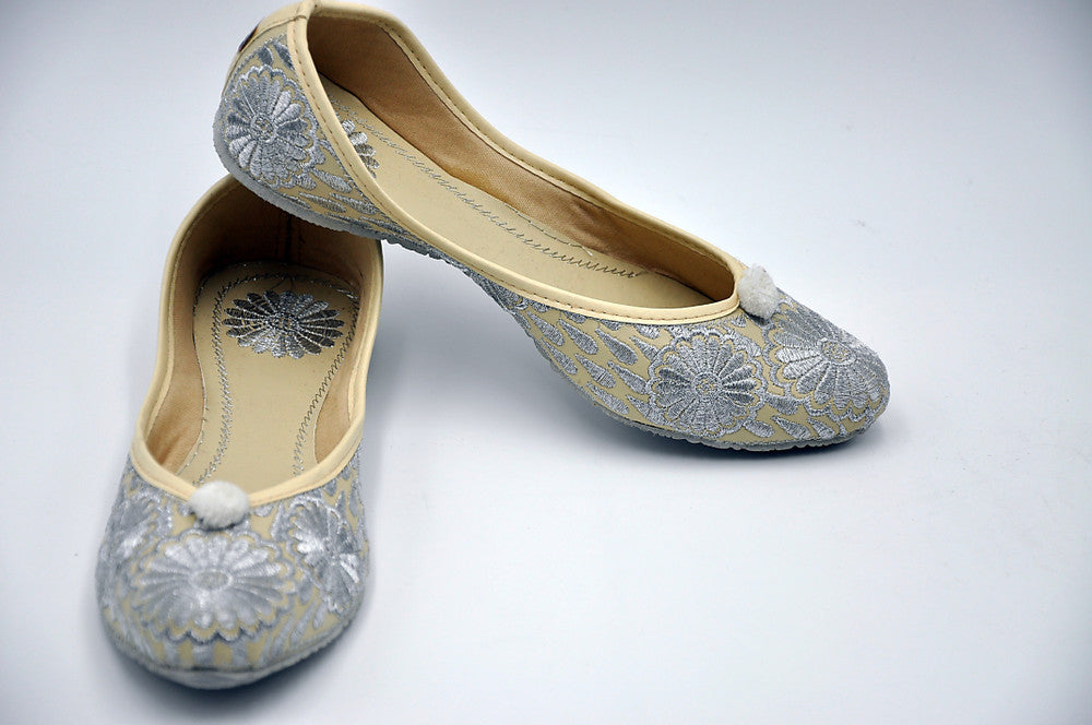 Punjabi Jutti (Silver Fox 2)