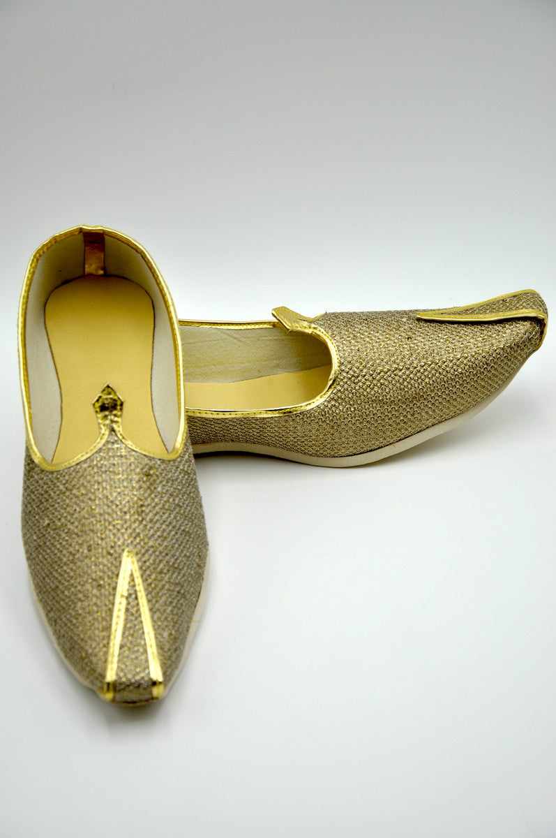 Punjabi Jutti (Golden Saap)
