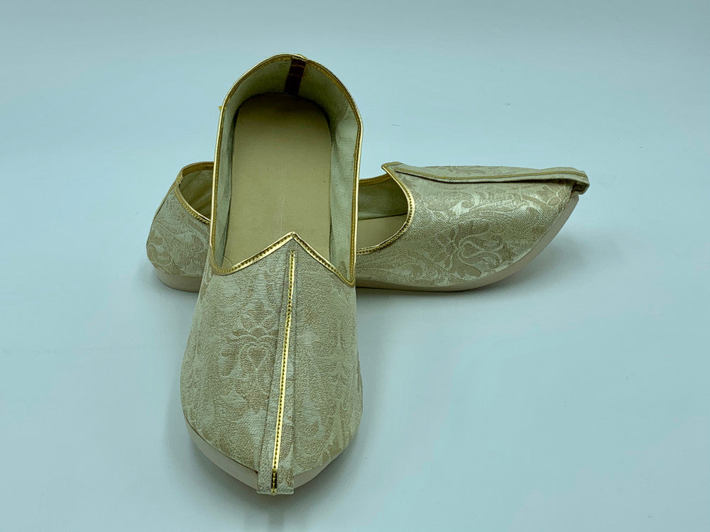Punjabi Jutti (Golden Brocade )