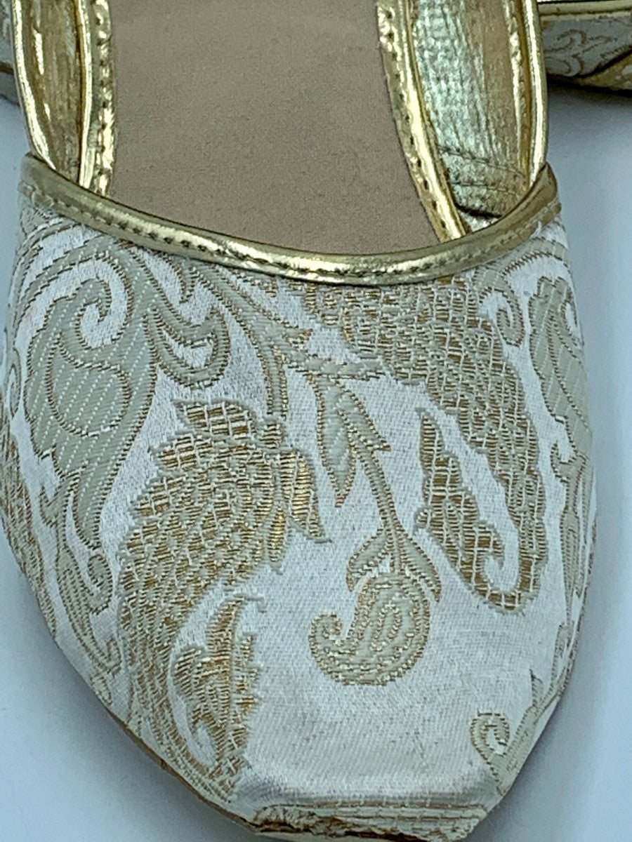 Punjabi Jutti (White Brocade)