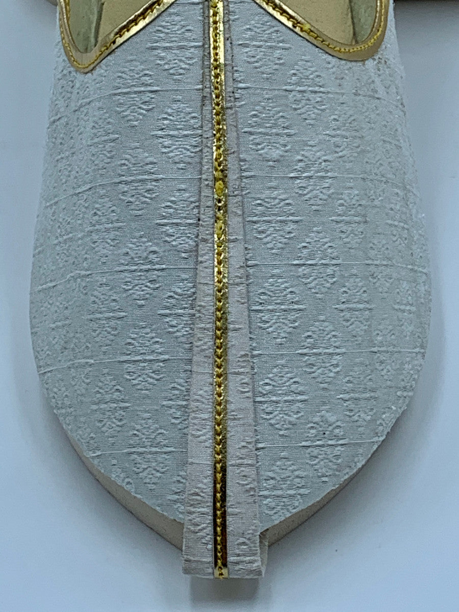 Punjabi Jutti (White Knight)