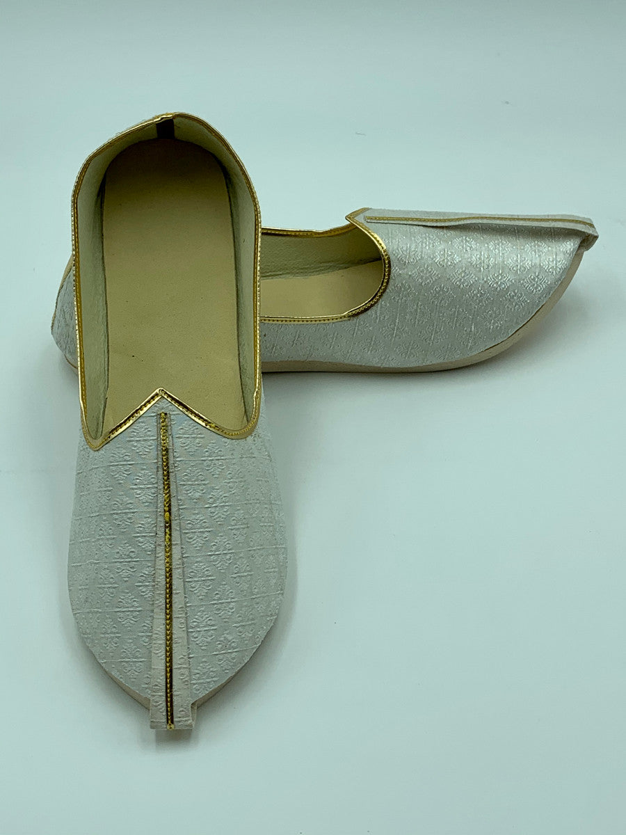 Punjabi Jutti (White Knight)