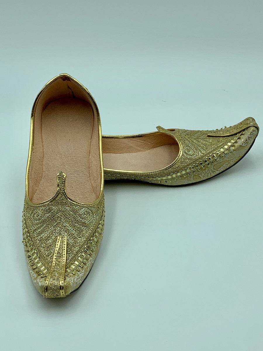 Punjabi Jutti (Golden Thread)