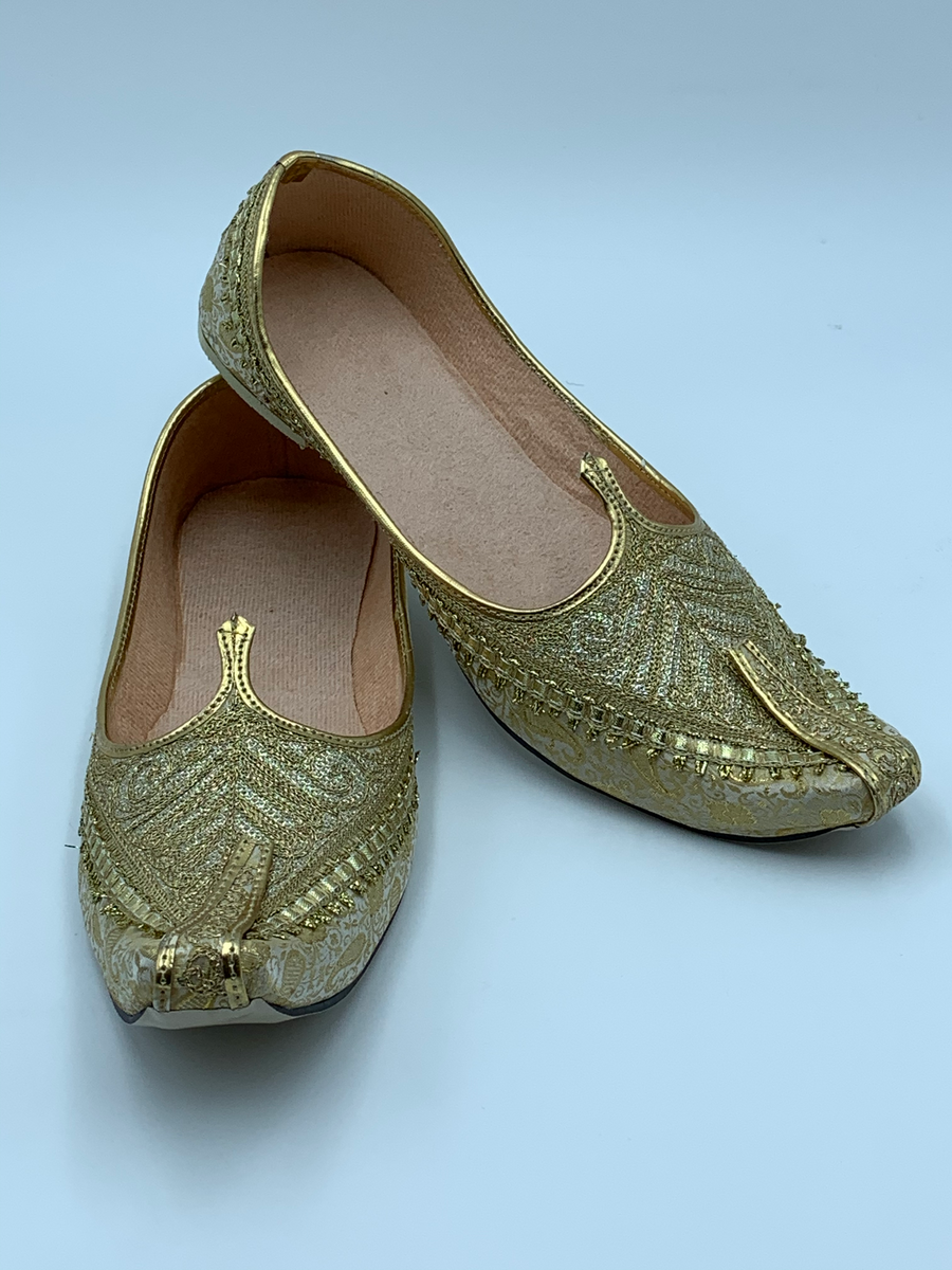 Punjabi Jutti (Golden Thread)