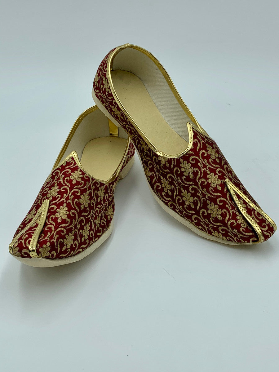 Punjabi Jutti (Red Brocade)