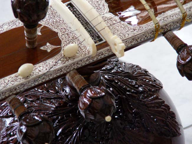 Kanai Lal Garland Sitar